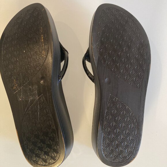 Donald Pliner sandals with intricate beadings. Size 5.0 - Picture 6 of 12